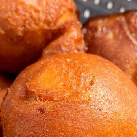 MABS . The Food Blogger on Instagram: "#ghanamonth🇬🇭 as we celebrate #ghana let’s take a dive into #ghanaianfoods this month. This is Bofrot locally called Toogb333 (goat balls)😂😂😂😂😂 This is made with wheat flour, nutmeg, yeast, sugar and milk. This is mostly paired with Hausa Koko or White porridge. I’ll post a reel on how this was made on the 6th of March. #puffpuff #bofrot #ghana🇬🇭 #ghanafood #ghanaianfood #streetfood" Bofrot Ghana Food, Thanksgiving Food List, Ghana Food, Ghanaian Food, Food List, Wheat Flour, Thanksgiving Recipes, Yeast, Street Food