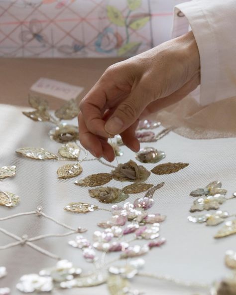 Embroidered dress for the Haute Couture collection by @dior, designed by @mariagraziachiuri, for "Les Jardins de la Couture". 📷 Sophie… | Instagram Dior Bridal, Dior Embroidery, Couture Embellishment, Haute Couture Details, Tulle Embroidery, Tambour Embroidery, Embroidery Hand, Couture Embroidery, Dior Haute Couture