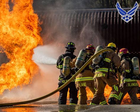 Firefighters assigned to the U.S. Air Force 628th Civil Engineer Squadron participate in ground fire training at Joint Base Charleston, South Carolina. Patriotic Photos, Patriotic Poems, Stories Quotes, Fire Training, Civil Engineer, United States Military, The United States Of America, U S Air Force, Charleston South Carolina