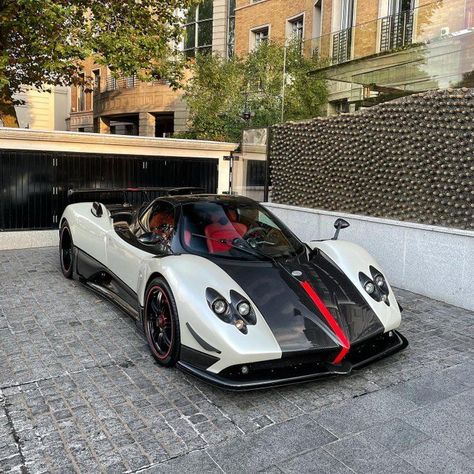 Zonda Cinque Pagani Zonda Cinque, Futuristic Cars Design, Hyper Cars, Aston Martin Vanquish, Pagani Zonda, Pimped Out Cars, Lamborghini Veneno, Pagani Huayra, Cars Design