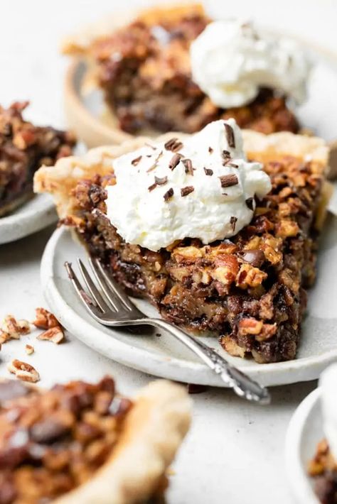 This Gooey Chocolate Pecan Pie is packed with plenty of fresh pecans, chocolate chips, and made entirely without corn syrup! This pie is so easy to make and is the perfect show stopping holiday dessert! Chocolate Pecan Pie Without Corn Syrup, Pecan Pie With Chocolate Chips, Chocolate Pecan Pie No Corn Syrup, Pecan Pie Recipe Without Corn Syrup, Chocolate Chip Pecan Pie, All The Healthy Things, Pie Contest, Pecan Pie Crust, Chocolate Chip Pie