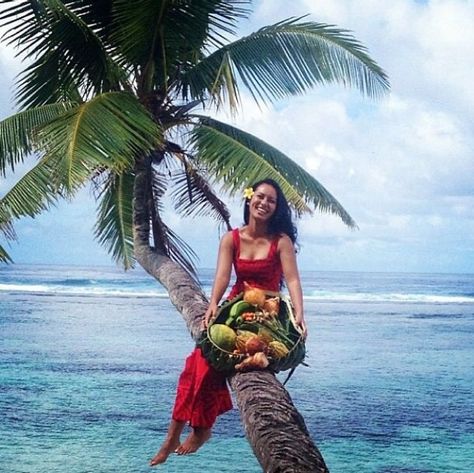 Samoa Aesthetic, Hawaiian Woman, Tropical Girl, Polynesian Culture, Surf Art, Island Girl, Summer Dream, Tropical Islands, Endless Summer