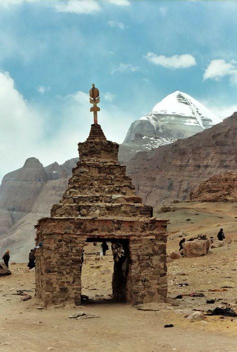 Mt Kailash, Kailash Mansarovar, Mount Kailash, Mountains At Night, Sacred Mountain, Architecture Concept Drawings, Fantasy Places, Beautiful Mountains, Incredible India