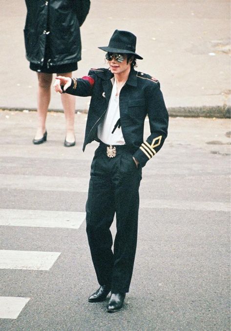 Michael Jackson Loud Outfits, Michael Jackson Outfits, Hee Man, Michael Jackson Wallpaper, Apple Head, Photos Of Michael Jackson, Michael Jackson Smile, Joseph Jackson, Michael Jackson Pics