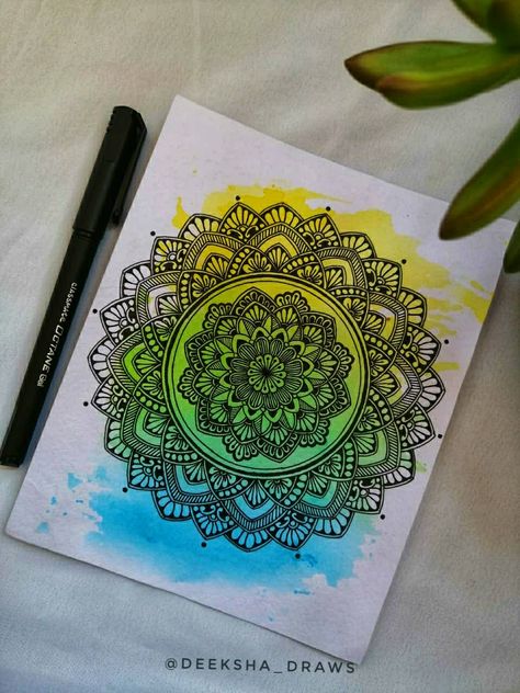 Mandela Art Watercolor, Mandala Watercolor Painting, Watercolor Mandala Art, Mandala Arts, Mandala Sketch, Abstract Watercolor Background, Mandala Book, Watercolor Mandala, Easy Mandala Drawing