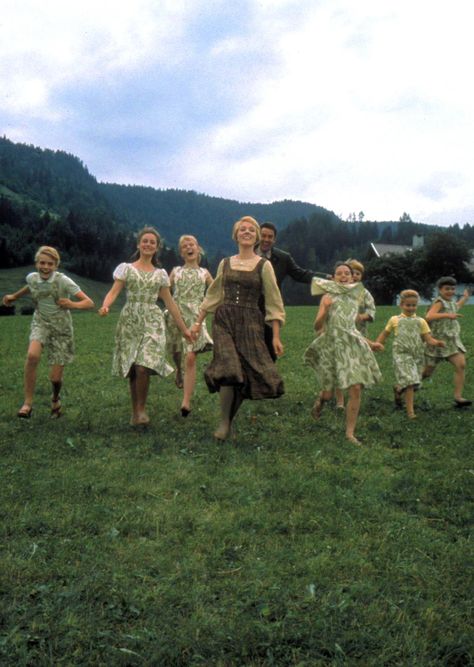 Julie Andrews - The Sound of Music, 1965 Sound Of Music Aesthetic, Sound Of Music Movie, The Sound Of Music, Julie Andrews, Old Tv Shows, Music Aesthetic, Scene Photo, Story Inspiration, Musical Movies