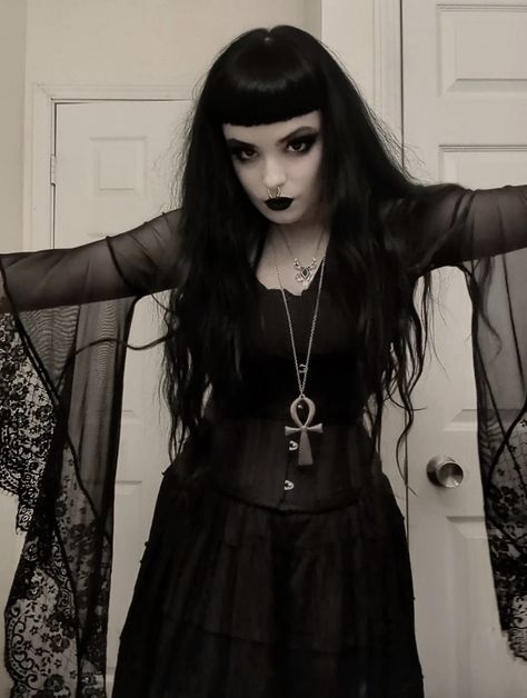 Register - Login Goth Style Women, Romantic Goth Hair, Goth Looks Outfits, Goth Fashion Women, Goth Outfits Ideas, Goth Outfits Women, Goth Style Outfits, Red Hair Goth, Vampire Goth Fashion