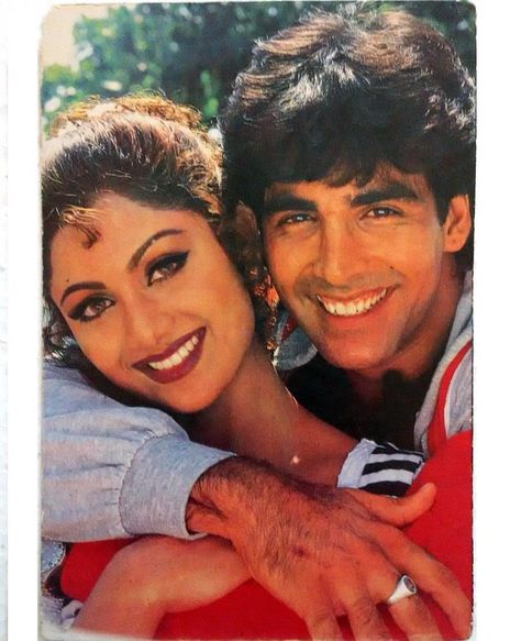 Akshay Kumar And Shilpa Shetty, Shilpa Shetty Photo, Akshay Kumar Photoshoot, Akshay Kumar Style, Shahrukh Khan And Kajol, Charmy Kaur, Famous Indian Actors, Raveena Tandon, Hong Kong Movie