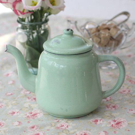 Yeah OK another teapot - Vintage Enamel Teapot, Notonthehighstreet .com Teapot Vintage, Enamel Teapot, Enamel Ware, Vintage Teapot, Vintage Enamelware, Vintage Kitchenware, Teapots And Cups, Tea Pots Vintage, Table Vintage