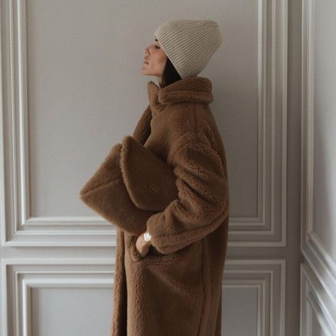 Max Mara Teddy Coat, The Round Up, Cozy Mood, Cool Beanies, Beanie Outfit, Cashmere Beanie, Teddy Coat, Street Outfit, Winter Looks