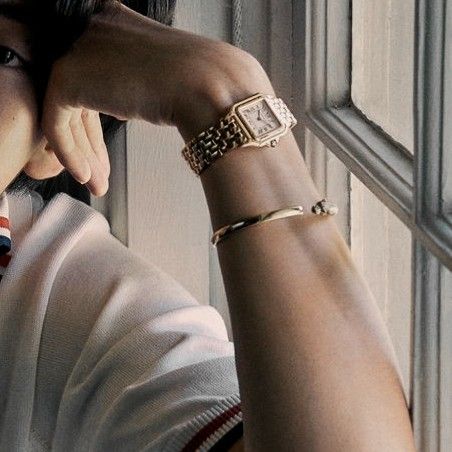 Kim Taehyung Watch, Taehyung Jewelry Aesthetic, Taehyung Accessories, Taehyung Jewelry, Taehyung Watch, Taehyung Bracelet, Details Aesthetic, Money Aesthetic, Cartier Watch