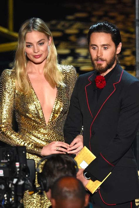 Jared Leto and Margot Robbie Almost Looked Like a Couple at the Oscars Margot Robbie Oscars, Jared Leto Margot Robbie, Gold Gown, Derek Hale, Michael Fassbender, Jared Leto, Margot Robbie, Good Looking Men, Down Hairstyles