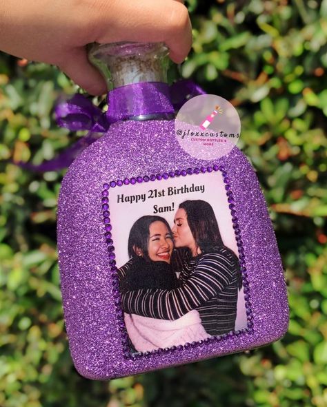 Instagram: @jloxxcustoms Customized Alcohol Bottles, Personalized Liquor Bottles, Beer Bottle Decoration Ideas, Custom Liquor Bottles, Beer Bottle Decoration, Baddazle Alcohol Bottle, Badazled Alcohol Bottles, Beer Bottle Decor, Bottle Decoration Ideas