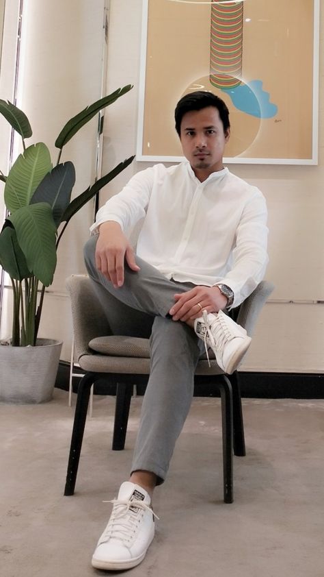 Men's Smart Casual Wear. - white linen shirt - gray tailored pants - white sneakers Smart Casual Attire For Men, Casual Attire For Men, Men's Smart Casual, Smart Casual Wear, White Linen Shirt, Smart Casual Men, Pants White, Tailored Pants, Casual Attire