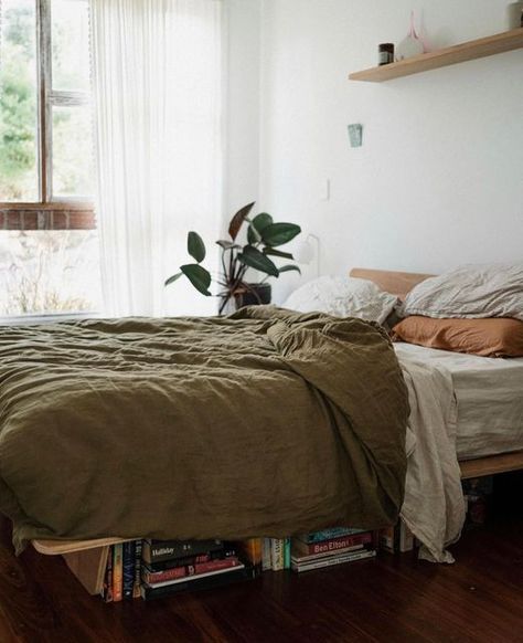 Olive Green Linen Duvet Cover, Olive Duvet Bedroom, Green Linen Bedding Styling, Olive Linen Bedding, Green Olive Bedroom, Grey And Green Bedding, Olive Bedding Bedroom Ideas, Green Bed Spread, Olive Bedding