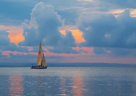 Geeky Art, Sailboat Art, Landscape Photography Nature, Nature Art Painting, Beautiful Landscape Wallpaper, Jolie Photo, Sky And Clouds, Beach Art, Nature Photos