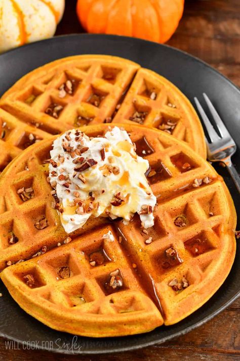 Maple Waffle Sandwich, Halloween Waffles, Classic Waffle Recipe, Pumpkin Waffles Recipe, Puree Pumpkin, Oatmeal Waffles, Belgian Waffles Recipe, Easy Waffle Recipe, Pumpkin Pie Spice Mix