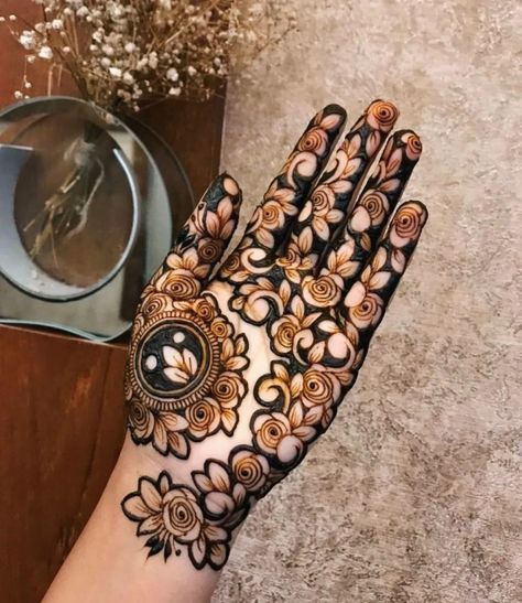 Front Hand Mehndi Designs Simple Easy, Mehndi Design Simple And Easy, Hand Mehndi Design Simple, Mehndi Design Arabic, Full Hand Mehndi Design, Front Mehndi, Front Hand Mehndi Design, Front Hand Mehndi, Mehndi Design Simple