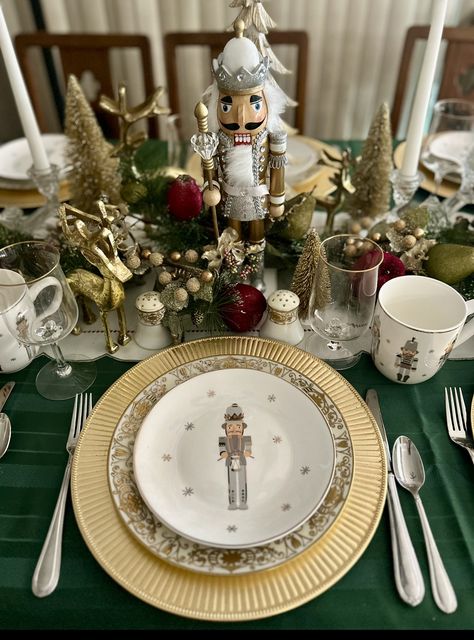 Nutcracker Christmas Tablescape, Nutcracker Christmas Table Decor, Nutcracker Themed Table Decor, Christmas Table Settings Nutcracker, Nutcracker Dining Table, Nutcracker Tablecloth, January Home Decor Ideas, Christmas Tables, Nut Cracker