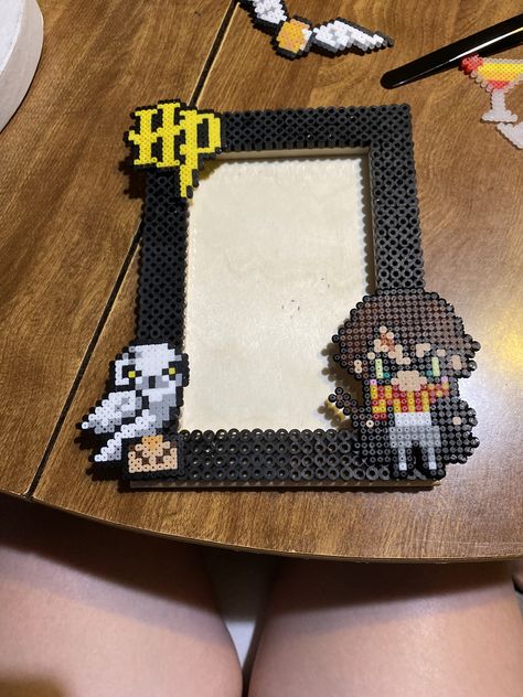 Perler Bead Picture Frames, Perler Harry Potter, Harry Potter Beads, Harry Potter Frame, Hama Beads Harry Potter, Pixel Art Harry Potter, Harry Potter Perler Beads, Minecraft Beads, Mini Hama Beads