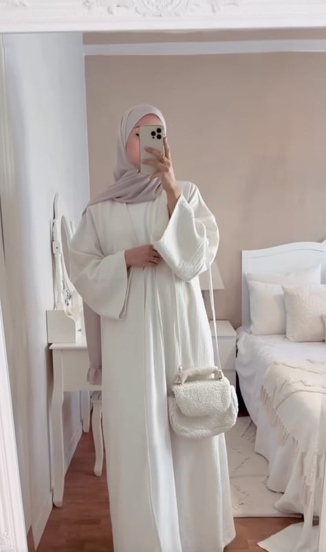 Pretty Abayas, Colour Abaya, Everyday Abaya, Abaya Outfits, Eid Abaya, Abaya Modest, White Abaya, Modesty Dress, Simple Abaya