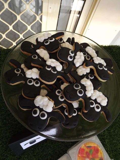 Sheep Theme Birthday Party, Shaun The Sheep Birthday Party Ideas, Shaun The Sheep Party Ideas, Baba Black Sheep Birthday Theme, Shaun The Sheep Birthday Party, Shaun The Sheep Party, Shaun The Sheep Birthday, Sheep Birthday Party, Shaun Sheep