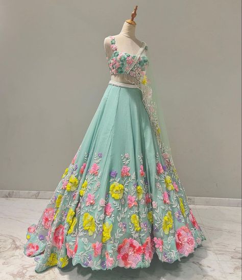 Sea Green Lehenga, Reception Lehengas, Wedding Dress Sewing Patterns, Latest Bridal Lehenga Designs, Ramp Walk, Latest Bridal Blouse Designs, Red Bridal Dress, Lehenga Saree Design, Latest Bridal Lehenga