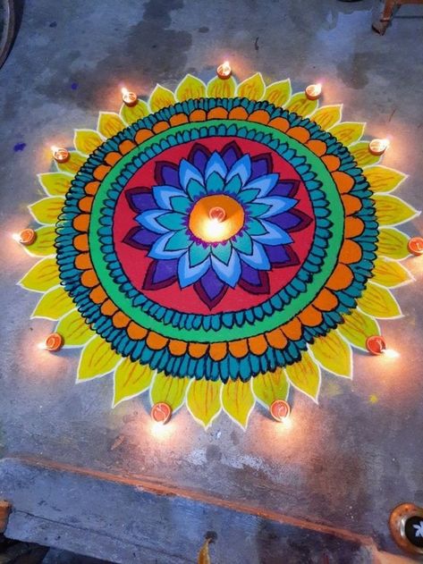 Big Round Rangoli Design, Rangoli Designs With Paint Colours, Rangoli Round Designs, Rangoli For Pongal Festival, Round Rangoli Design Diwali, Round Rangoli Design, Big Rangoli Designs Creativity, Round Rangoli, Rangoli Idea