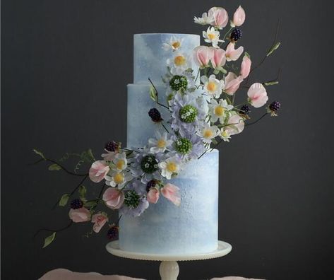 Wafer Paper Tutorial, Paper Dahlia, Wafer Paper Flowers, Wild Meadow, Wafer Paper Cake, Flowers Cake, Gum Paste Flowers, Modern Wedding Cake, David Austin Roses