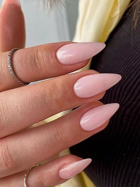 Almond nails Gel Nails For Work, Bridal Nails Elegant, Natural Painted Nails, Light Pink Stiletto Nails, Jeans Nails, Rosa Nails, Almond Nails Red, Cute Almond Nails, Almond Nails Pink