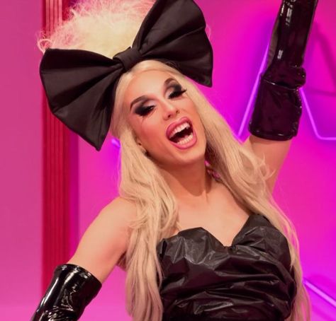 Alaska Drag Queen, Alaska And Sharon, Drag Queen Race, Ios14 Aesthetic, Best Drag Queens, Rupaul Drag Queen, Leather Dress Women, Queen Pictures, Rupaul Drag