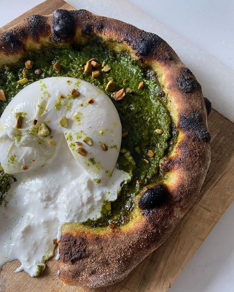 Pistachio Pizza, Pizza With Burrata, Pizza Burrata, Pesto Burrata, Bakes Recipe, Burrata Pizza, Burrata Recipe, Wild Garlic Pesto, Store Bought Pizza Dough