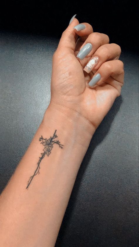 Simple Arm Tattoos, Basic Tattoos, Cross Tattoos For Women, Pretty Hand Tattoos, Cross Tattoos, Small Pretty Tattoos, Tattoos For Black Skin, Dope Tattoos For Women, Wrist Tattoos For Women