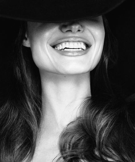 Angelina Jolie Vivienne Marcheline Jolie Pitt, Celebrity Smiles, Brad And Angelina, Jolie Pitt, Foto Art, Jolie Photo, Angelina Jolie, Audrey Hepburn, Brad Pitt