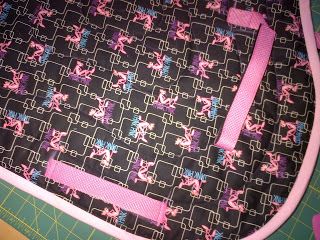 Make Your Own Saddle Pads Diy English Saddle Pad, Saddle Pad Pattern Sewing, How To Make A Saddle Pad, Saddle Pad Pattern, Diy Saddle Pad, Equestrian Diy, Horse Projects, Horse Tack Diy, Festina Lente