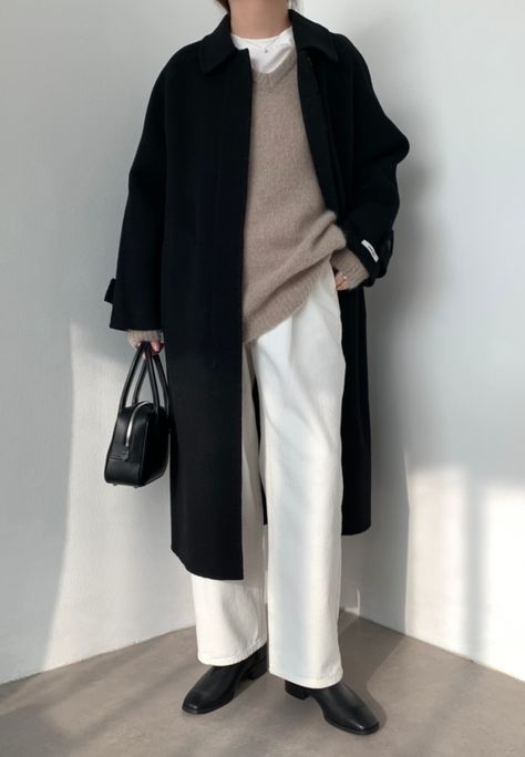 Winter Minimalist Outfit, Minimal Outfit Winter, High End Fashion Designer, Outfits Minimal, Winter Outfits Casual, Outfit Minimal, Cold Fashion, Academia Outfits, Designer Outfit