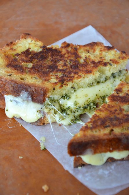 irish soda bread grilled cheese with pesto Ultimate Grilled Cheese, Just A Taste, Irish Soda, Irish Soda Bread, Soda Bread, Pesto Recipe, Cheese Sandwich, Irish Recipes, Soup And Sandwich