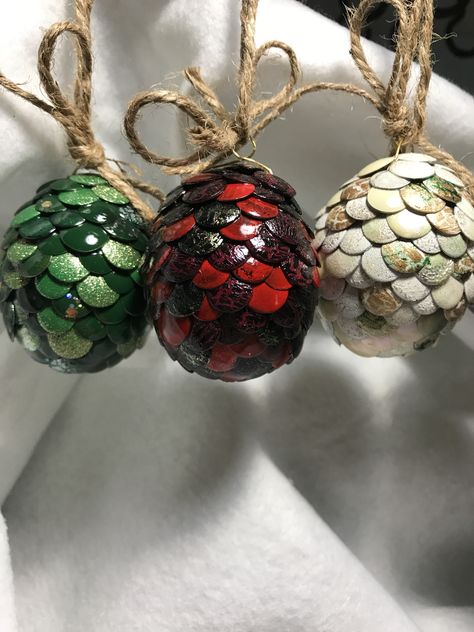 Dnd Christmas Decorations, Game Of Thrones Christmas Ornaments, Geek Christmas Tree, Game Of Thrones Crafts Diy, Dnd Christmas Ornaments, Dnd Christmas Tree, Dnd Ornaments Diy, Dungeons And Dragons Christmas Tree, Dragon Christmas Ornament