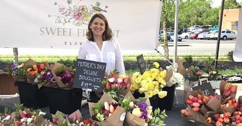 Your comprehensive guide to selling flowers at a farmers’ market, including tips on what to grow, ... Sell Flowers, Selling Flowers, Farmers Market Stand, Farmers Market Flowers, Farmers Market Booth, Farmers Market Display, Cut Flower Farm, Market Booth, Flower Truck