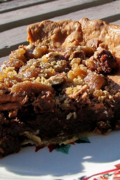 Chocolate Pecan Chess Pie Fresh Fruit Pie Recipes, Pecan Chess Pie, Fruit Pie Recipe, Chess Pie Recipe, Chocolate Chess Pie, Citrus Desserts, Chess Pie, Chocolate Pecan Pie, Sweetened Whipped Cream