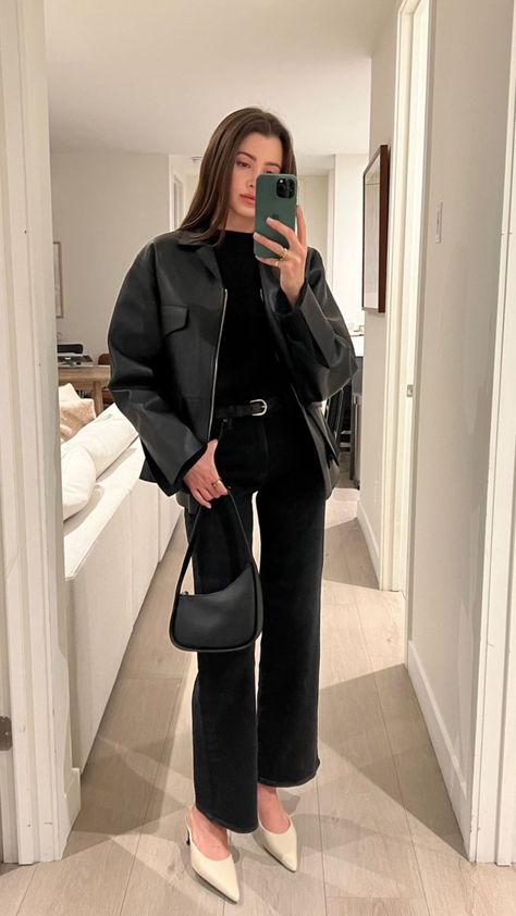 Anna Porte (@anna.porte) • Instagram photos and videos Professional Workwear, Interview Outfits, Trousers Outfit, Cute Work Outfits, Pinterest Style, Winter Fashion Outfits Casual, Corporate Outfits, Business Casual Outfits For Work, A Goddess