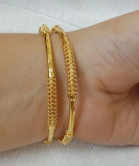 Bangle Designs Gold Indian, Bangles Jewelry Designs Gold Simple, Simple Gold Pearl Jewelry, Indian Bangles Gold Design, Simple Gold Bangles Indian, Simple Bangle Designs Gold, Fancy Bangles Gold, Gold Bangles For Women Indian, Bangles Gold Design