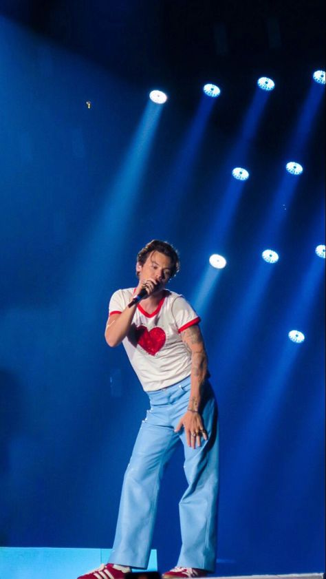 Harry Styles Stockholm, Harry Styles Costume, Harry Styles Wallpaper Lockscreen, Harry Styles 2022, Harry Styles Love On Tour Outfits, Harry Styles Outfits, Harry Outfits, Harry Styles Lockscreen, 2022 Wallpaper