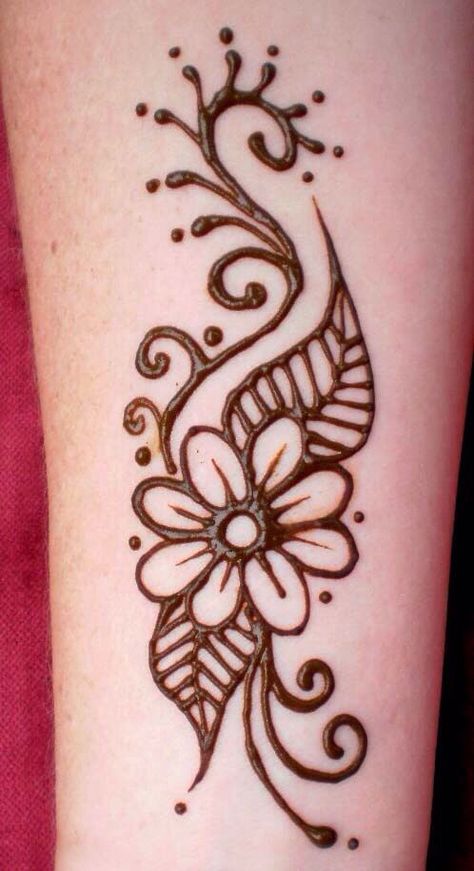 Easy Mehndi Designs that are Quick to Try Yourself | FashionGlint Henna Motive, Hanna Tattoo, Small Henna Designs, Henna Flower Designs, Henna Flower, Henne Tattoo, Small Henna, Henna Drawings, Cute Henna