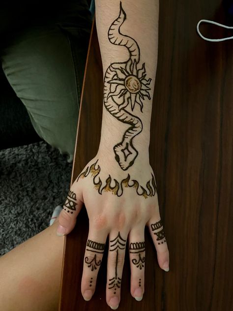 snake henna arm tattoo, flame, sun Henna Snake Designs Easy, Matching Henna Ideas, Cool Henna Designs Aesthetic, Henna Snake Design, Henna Tattoo Designs Thigh Easy, Henna Designs Male, Mushroom Henna Designs, Henna Designs Snake, Easy Arm Tattoos