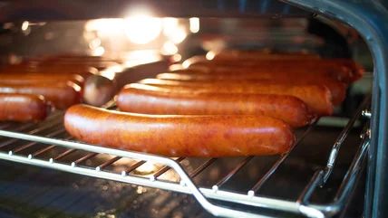 Roast Hot Dogs For A Crackly Skin Without The Grill Oven Roasted Hot Dogs, Hotdogs In Oven, Hot Dogs In The Oven, Broiled Hot Dogs, Oven Hot Dogs, Vegetarian Hot Dog, Baked Hot Dogs, Grilling Hot Dogs, Polish Sausage