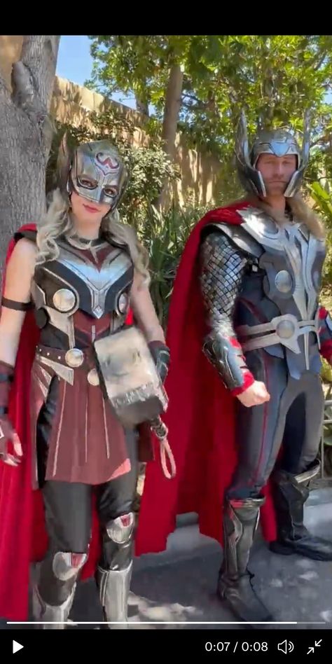 Thor And Jane Costume Halloween, Thor Costume, Michaels Halloween, Halloween Parejas, Couple Cosplay, Themed Halloween Costumes, Thor X Loki, Jane Foster, Warrior Costume