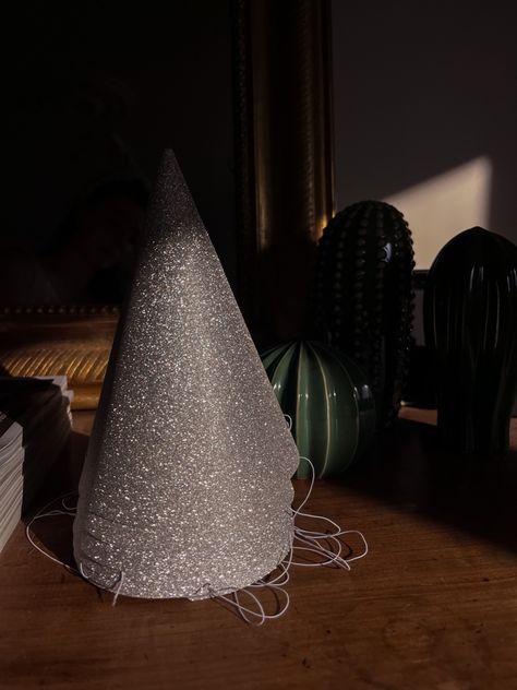 Sparkling silver birthday hat at dawn #aesthetic #dawn #birthdayparty #birthdaypartyideas #birthdayboy #birthdaygirl #silver #glitter Birthday Silver Decoration, Sparkly Party Theme, Party Hat Aesthetic, Birthday Hat Aesthetic, Silver Party Aesthetic, Birthday 15 Aesthetic, Glitter Party Aesthetic, Silver Themed Birthday Party, Glitter 21st Birthday