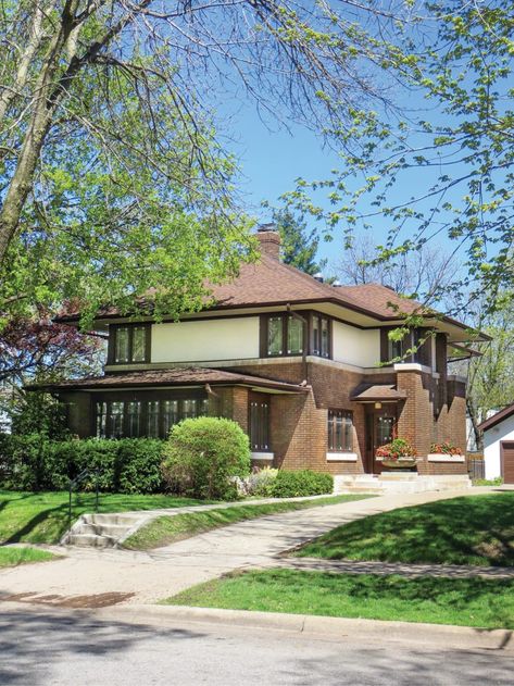 Prairie School House, Prairie Architecture, 1915 House, Prairie Style Architecture, Master Bath Suite, Prairie School, House Journal, Prairie House, Prairie Home