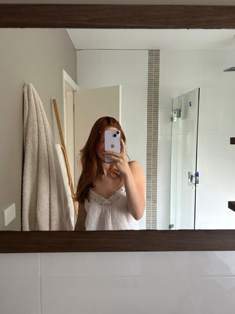 Red Hair Girl Aesthetic, Red Head Mirror Pic, Red Hair Selfie, Ginger Teen, Red Hair Mirror Selfie, Redhead Mirror Selfie, Red Iphone Mirror Selfie, Pic Mirror, Hot Blonde Mirror